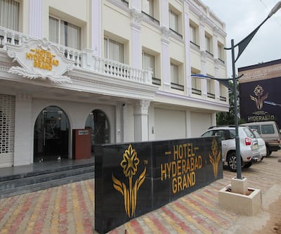 https://imgcld.yatra.com/ytimages/image/upload/t_hotel_yatra_city_desktop/v1451730483/Domestic Hotels/Hotels_Hyderabad/Hotel Hyderabad Grand/TUTkzPGbsDXwk2LRmLGuxVtYjOGBMjUg6cgnadt-HqU.jpg